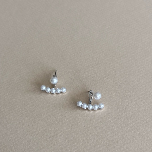 Pearl Stud Earrings M1539 - Picture 2 of 3